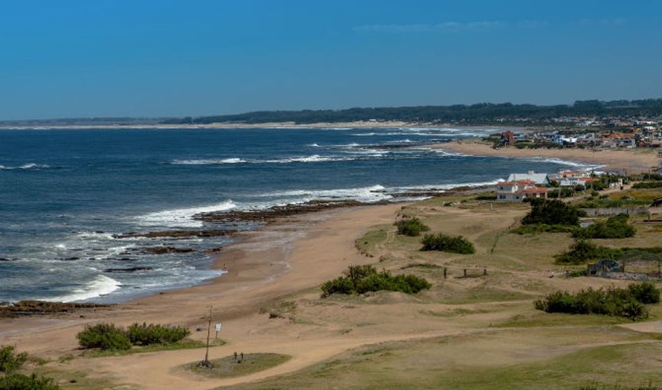 The beaches of Uruguay invite visitors to rest and enjoy them with their families. (Photo via MarcosMartinezSanchez/iStock/Getty Images Plus).