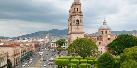 El Centro Histórico de Morelia consta del mayor número de monumentos catalogados de relevancia arquitectónica en México. (Photo via: Sectur).