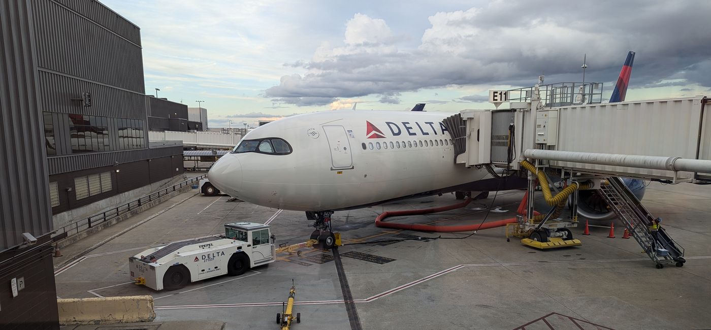 Image: A Delta Air Lines plane (Photo Credit: Eric Bowman)