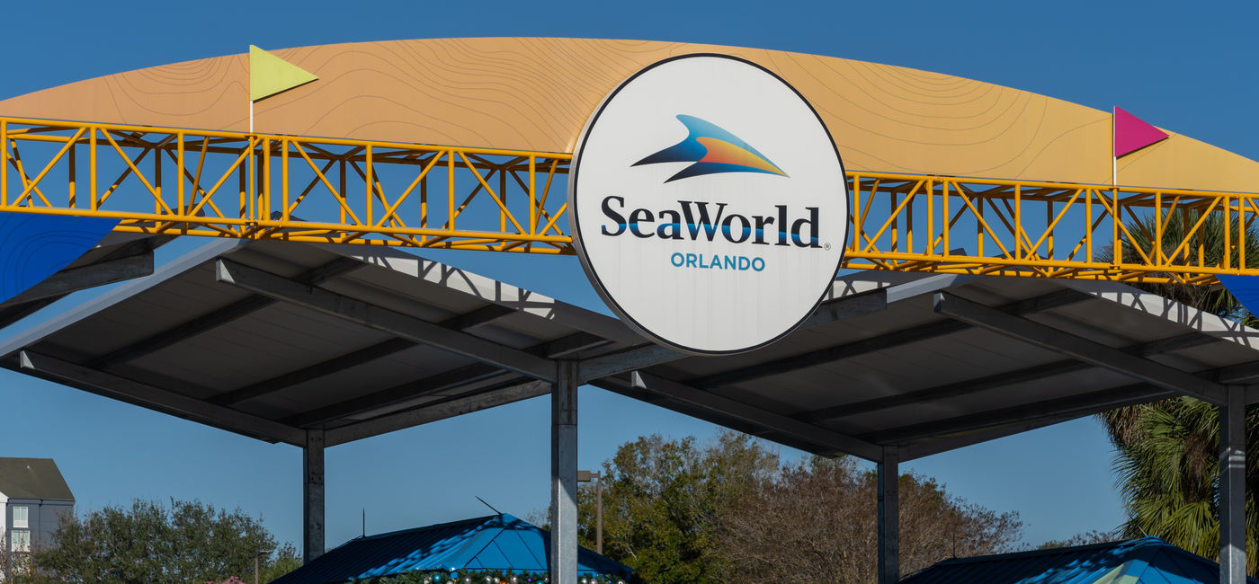 Image: SeaWorld Orlando entrance. (Photo Credit: JHVEPhoto / Adobe Stock)