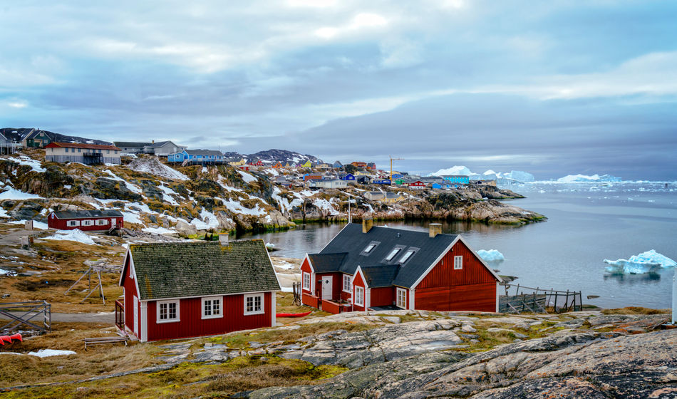 Traditional house in Greenland (Explora_2005 / iStock / Getty Images Plus)