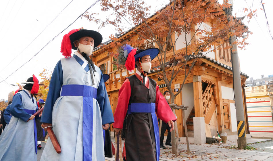 Jongno-gu is home to many prestigious landmarks. 